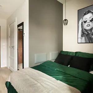 Milestone Center Urban Living Apartahotel